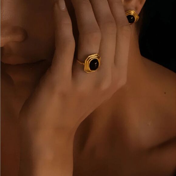 Vintage Style Stud Earrings C24 - Picture 2 of 5